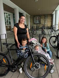 Noemi und ihre drei Kids gewinnen das E-Bike