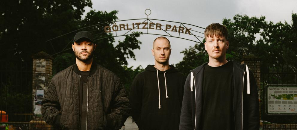 Das Trio K.I.Z. vor dem Eingang zum Görlitzer Park